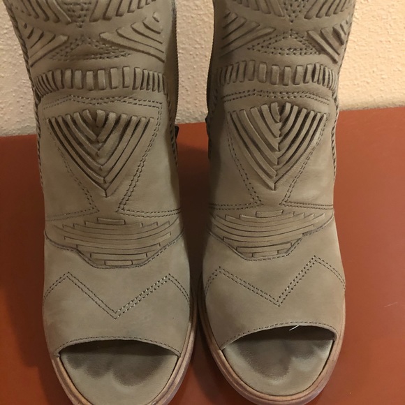 Vince Camuto Karinta bootie - Picture 5 of 7